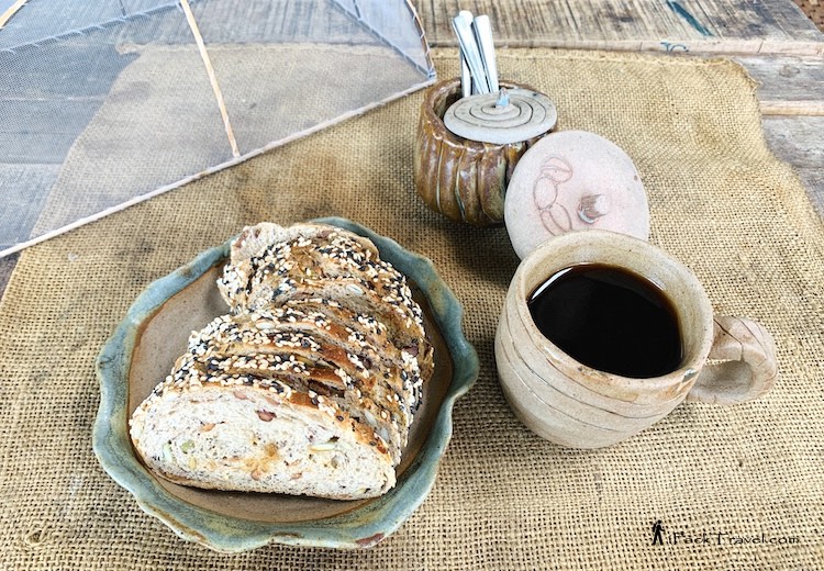 Platform Coffee & Homestay (平台咖啡民宿): Multigrain sourdough with Americano