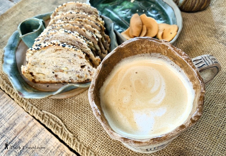 Platform Coffee & Homestay (平台咖啡民宿): Hot Baileys Latte