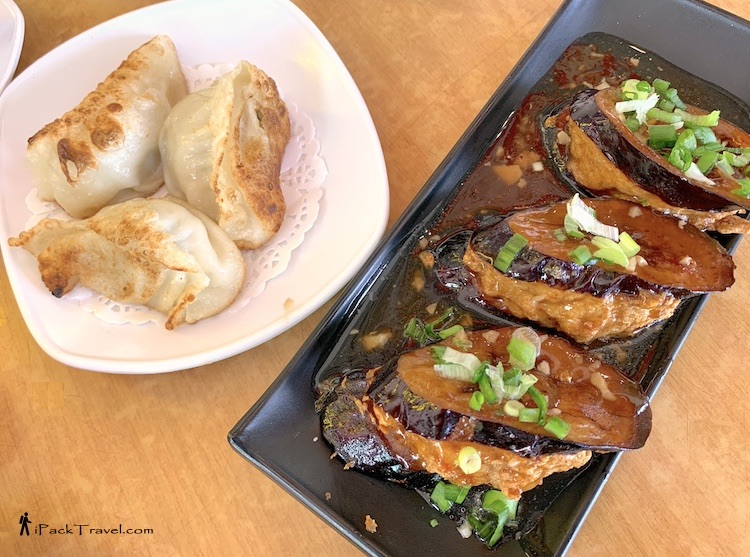 Pin Ming Xuan Cantonese Dim Sum (品茗轩广式茶楼): Pan-fried chives dumplings (香煎韭菜锅贴) and Hakka-style stuffed egg-plant (酿茄子)