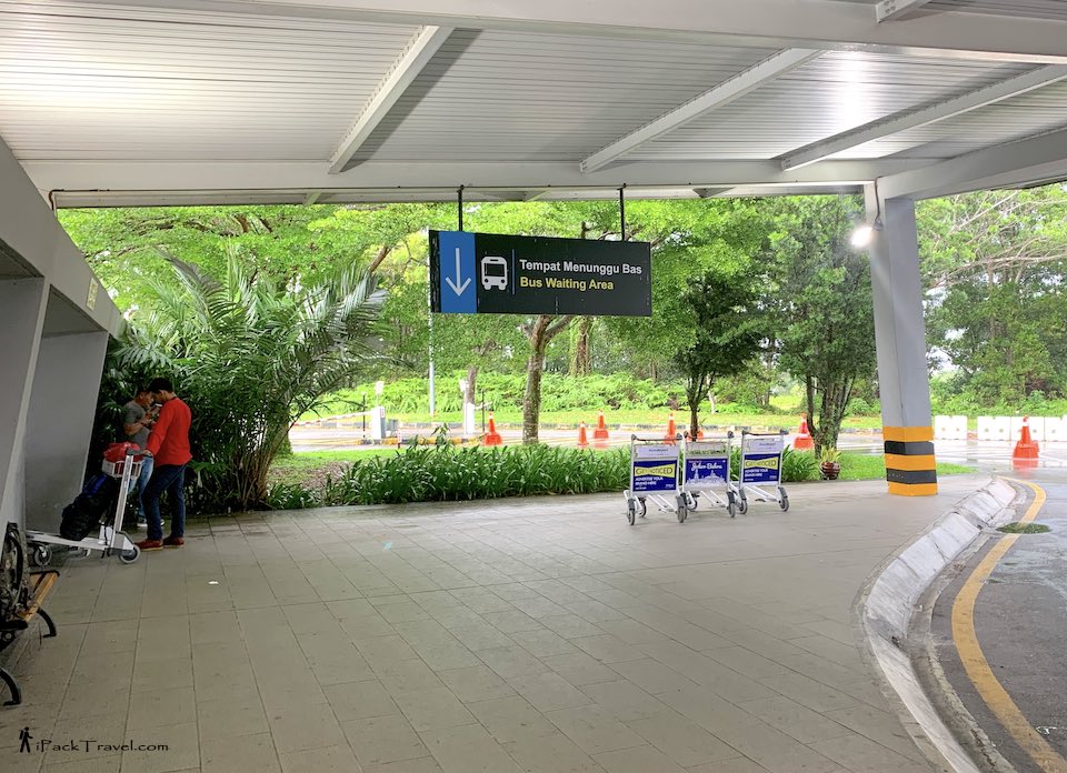 AA1 Senai Airport Bus: Bus Waiting Area