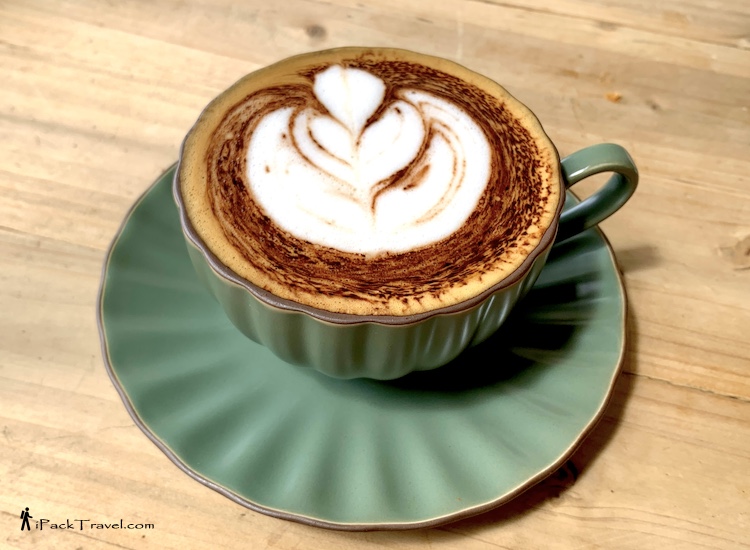 Nimmies Pastry Cafe: Hot gula Melaka latte