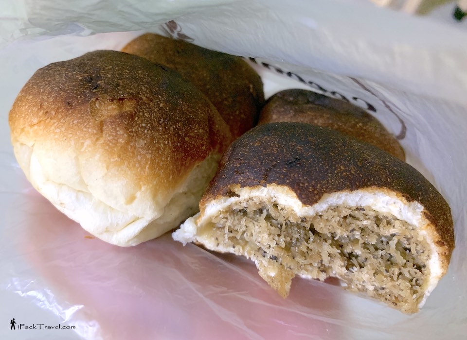 Hiap Joo Bakery (协裕面包): Coconut bun