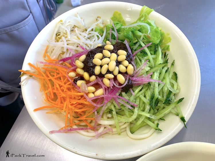 Beijing-Specialty Food: Beijing-style Zhajiangmian (北京炸酱面)