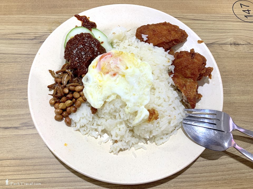 Eng Kee Chicken Wings (荣记炸鸡翅膀): Nasi lemak set with fried chicken wing