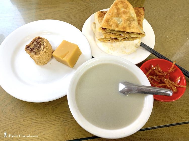 Hu Guo Si Snacks (护国寺小吃): Fermented mung bean juice, rolling donkey, golden pea cake and beef patty pancake