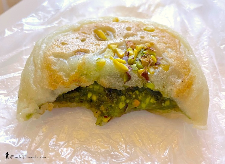 Kadorar et Levain Bakery (加多娜面包店): Pistachio Sticky Rice Pancake (开心果烧饼)