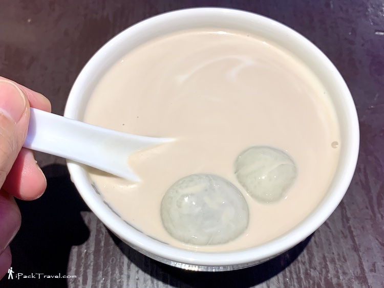 Kai Kai Dessert (佳佳甜品): Cold Sweet Walnut & Sweet Almond Soup (杏仁拼核桃露/冷)