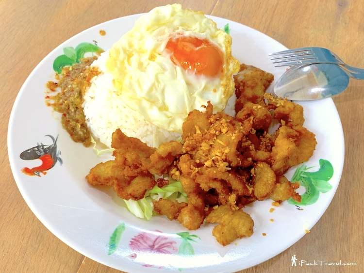 Khon Thailand Kitchen: Fried Garlic Pork Rice (蒜蓉炸猪肉饭)