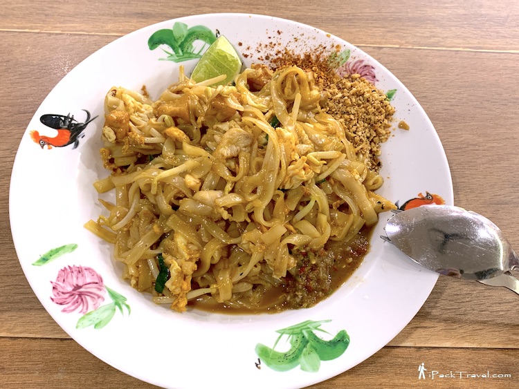 Khon Thailand Kitchen: Pad Thai with Chicken / Prawns (泰式炒河粉)