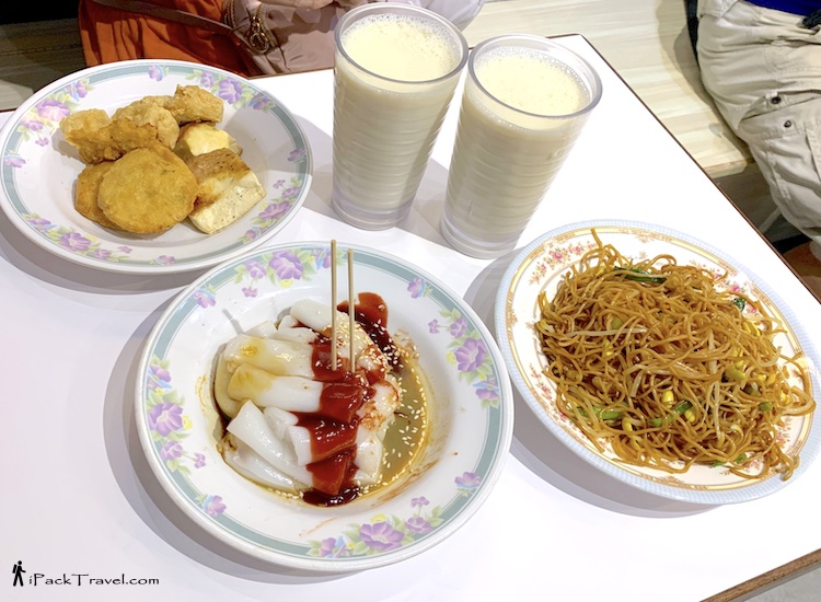 Kung Wo Beancurd Factory (公和豆品厂): Soya Sauce Fried Noodle (豉油王炒面), Steamed Rice Rolls (香滑肠粉) and more
