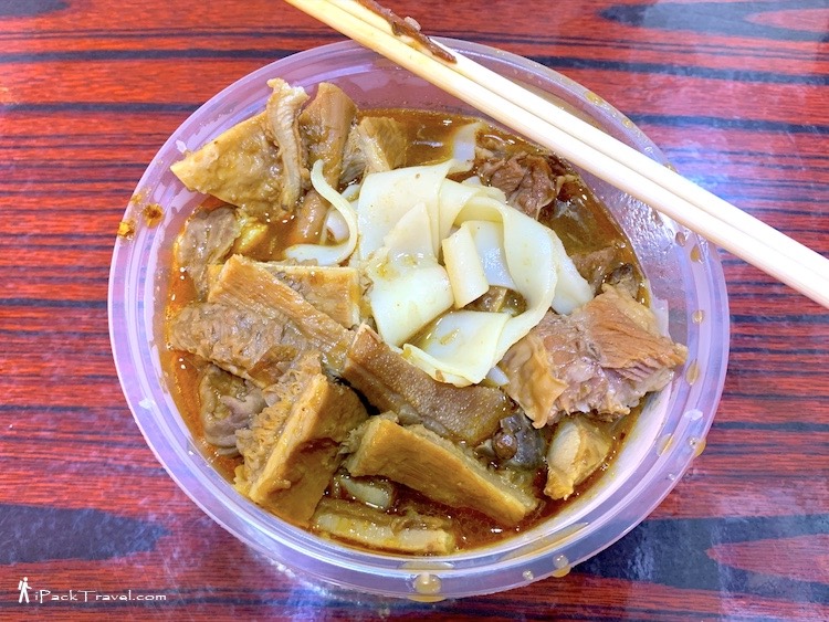 Macau Beef Offal Master (澳门牛杂世家): Medium-size Beef Offal (牛杂) + rice noodle