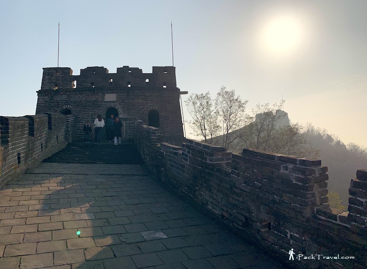 Mutianyu Great Wall (慕田峪长城): Silhouette of Tower 16.