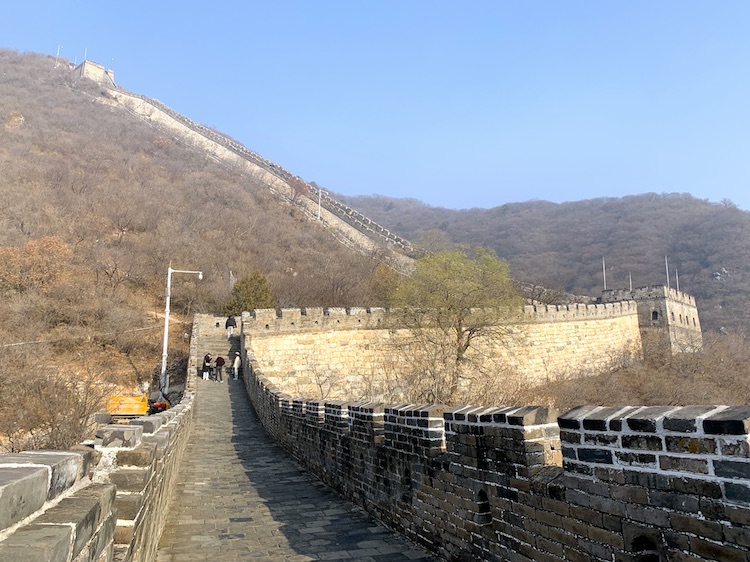 Mutianyu Great Wall (慕田峪长城): Inclined Great Wall from Tower 19 to Tower 20.