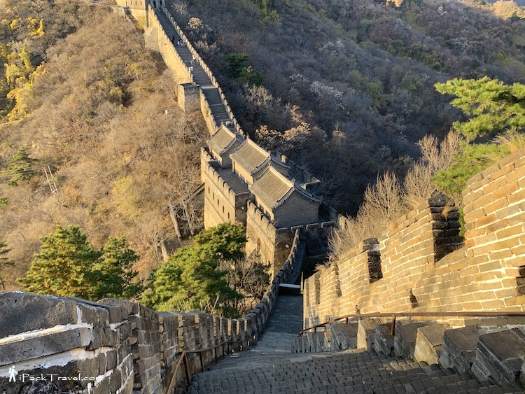 Mutianyu Great Wall (慕田峪长城): Steep slope to back Tower 4
