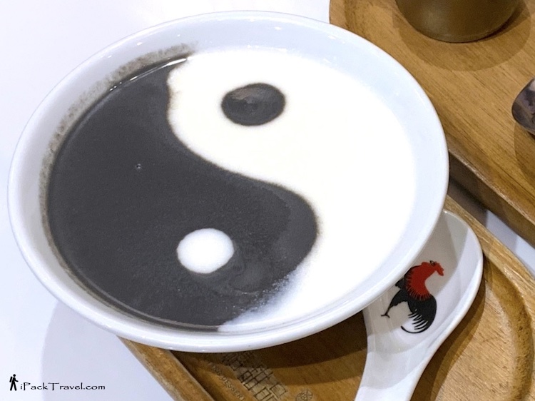 Yi Yan Tang Dessert (一燕糖甜品): Sesame Paste & Almond Paste (太极杏仁拼芝麻糊)