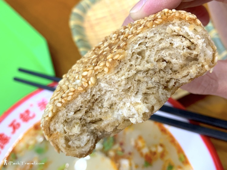 Yu Shi Ji Mutton Soup (豫石记羊汤):  Sesame Pastry (芝麻酥饼)