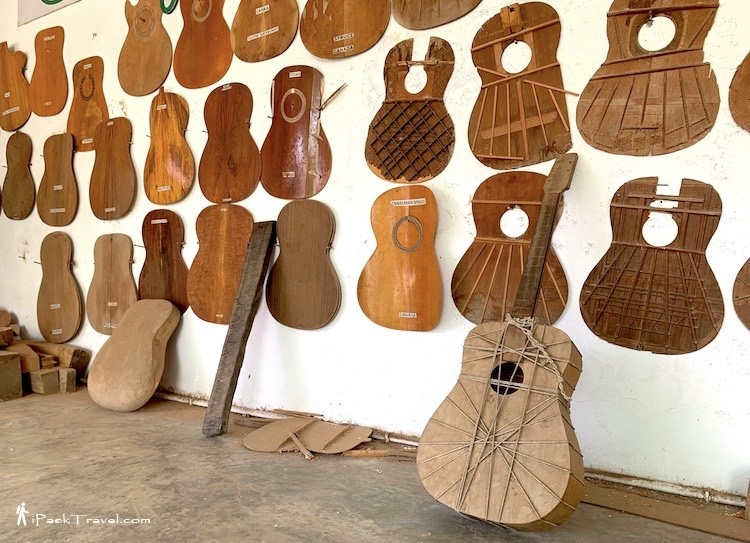 Alegre Guitar Factory: Acoustic patterns inside guitars