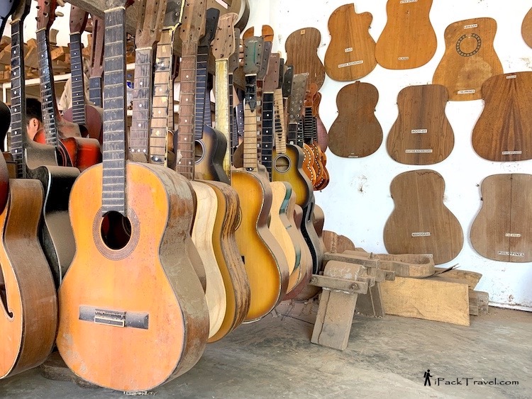 Alegre Guitar Factory: Assembled guitars without nails