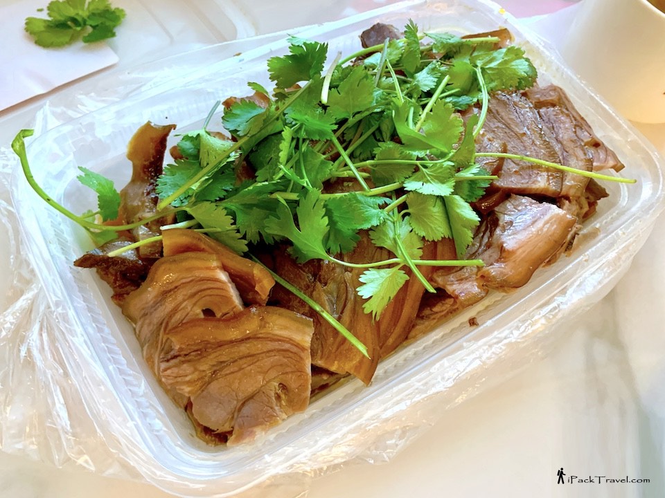 Hongyi Dog Meat Shop (红姨狗肉): Dog Meat