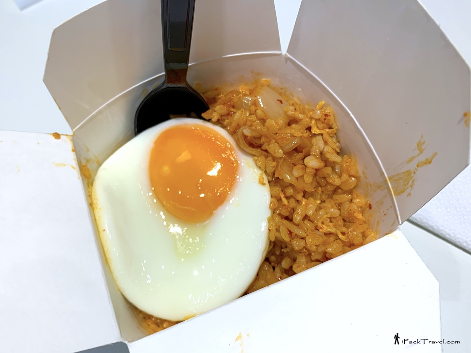 Chow Chow Stir-Fry: Kimchi Fried Rice with Diced Chicken Breast & Fried Egg (煎蛋鸡丁泡菜炒饭)