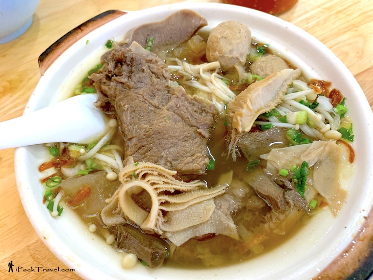 Tangkak Beef (东甲牛腩面): Signature All Mix Claypot (经典排骨全杂沙煲) 