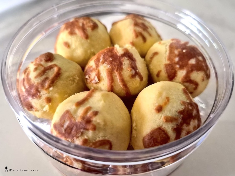 Joymom's Cookies (娇妈妈): Cheese Pineapple Cookies (芝士黄梨球)