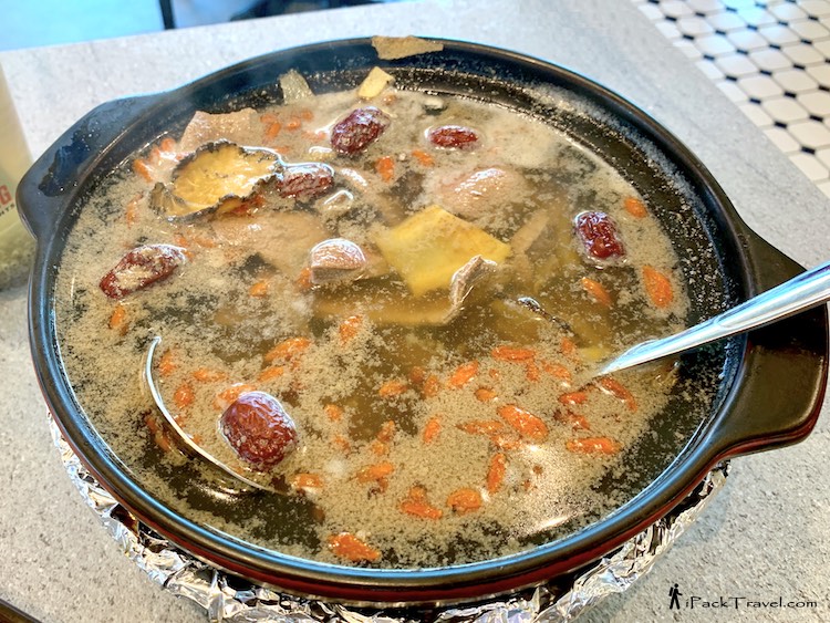 Lau Wang Claypot Delights (老王砂煲): Pig Liver Herbal Soup (砂锅药材猪肝汤)