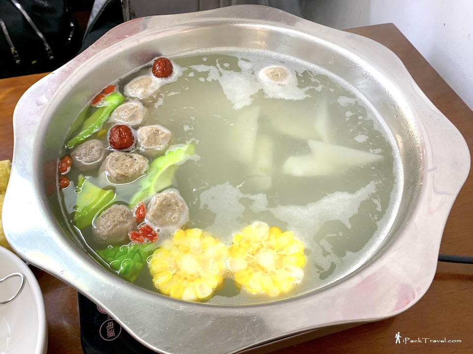Guantang Niu Da Ka Beef Hotpot (官塘牛大咖牛肉火锅): Simple, light broth (清谈养生汤底)