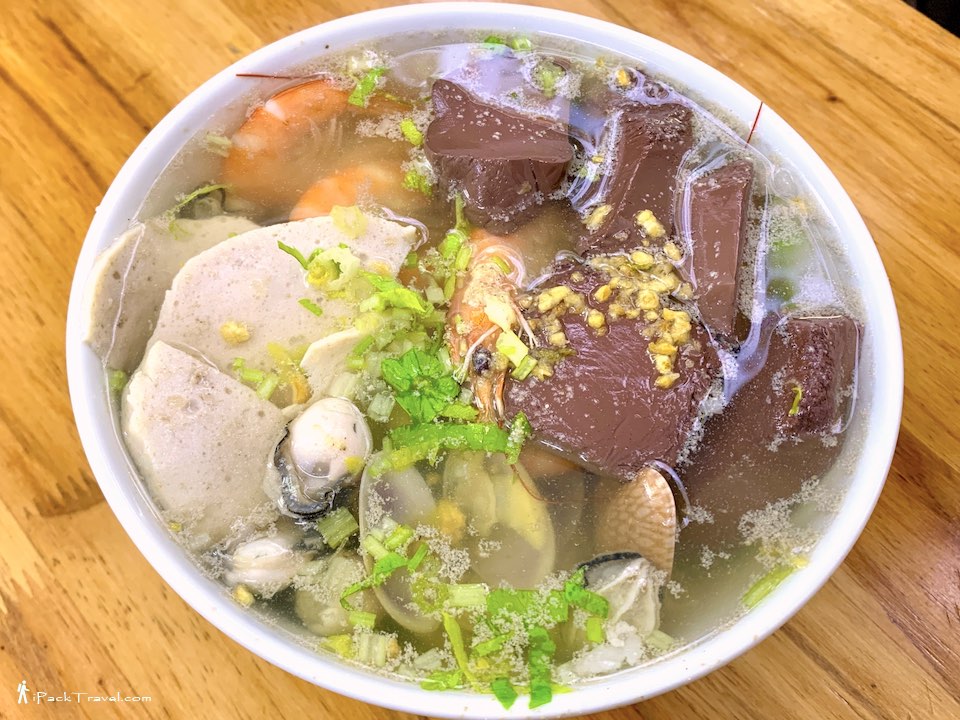 Niu Mo Wan Kway Teow Noodle (牛魔丸粿条面): Seafood Kway Teow Soup (海鲜粿条汤)