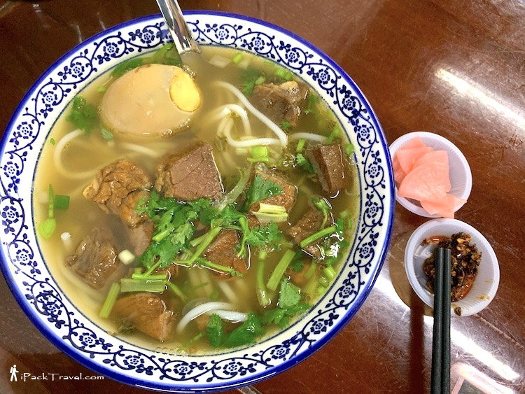 Niu Mo Wang Beef Noodles (牛魔王牛肉面): Beef Brisket noodle soup (原汤牛腩面)