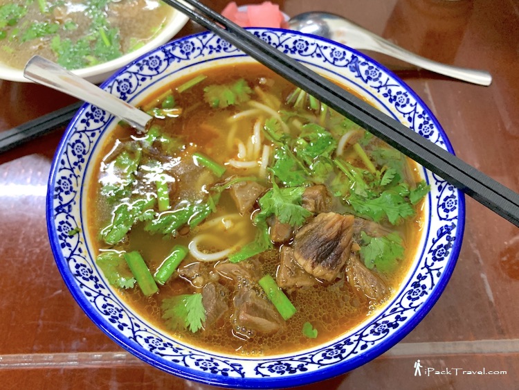 Niu Mo Wang Beef Noodles (牛魔王牛肉面): Spicy Braised Meat Noodle (泡椒牛肉粉)
