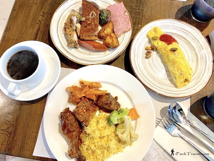 The Reef Island Resort: Breakfast