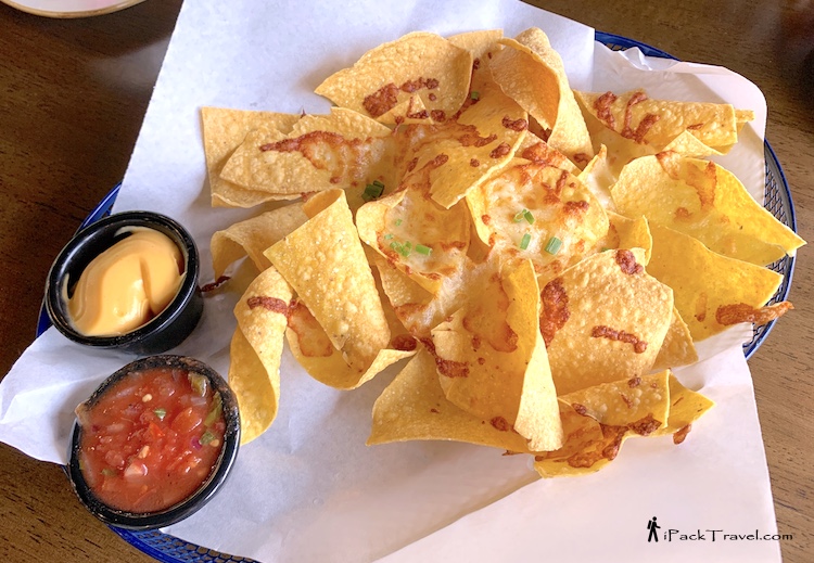Whisk & Paddle Cafe: Nachos with cheese and salsa sauce