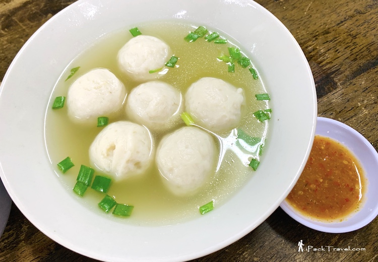 Xuu Yau Wanton Noodle (品苑云吞面): Fishball soup