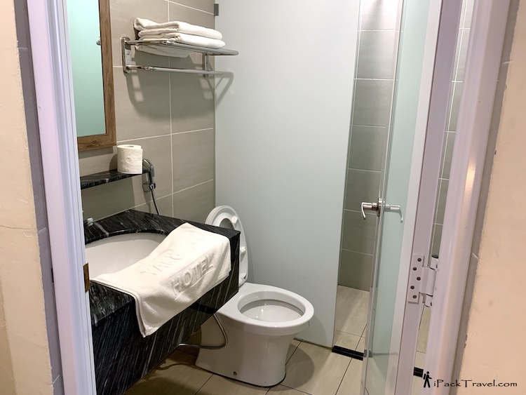Yangtze Hotel (长江酒店): Bathroom