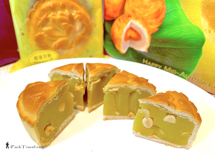 Yee Siang Confectionery (億香槟城饼家): Durian mooncakes (榴莲月饼)