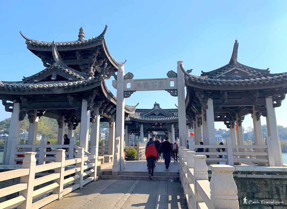 Guangji Bridge (广济桥): "民不能忘" or "The People Will Not Forget"