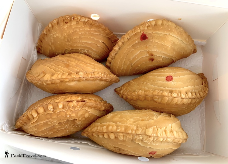 Heritage Tanglin Puff (东陵咖喱角): Chicken Curry Puffs & Sardine Curry Puffs