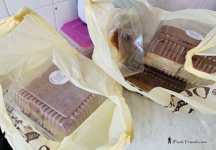 Hiap Joo Bakery (协裕面包): Hot banana cakes