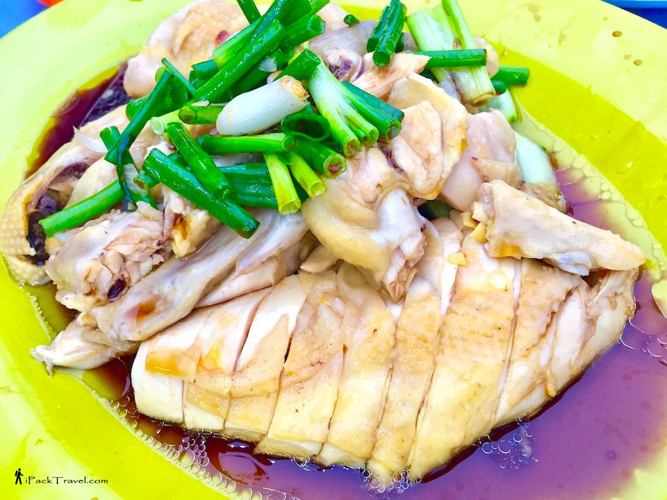 Restoran Tauge Ayam Lou Wong (老黄芽菜鸡沙河粉): Steamed chicken