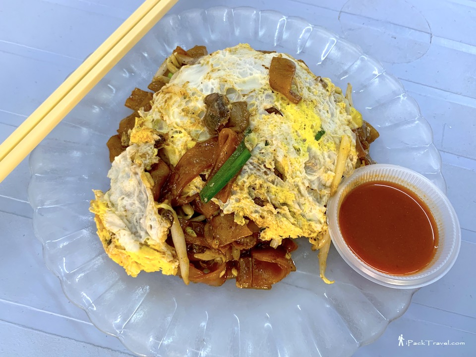 Restoran Sin Kin Kok (新建国茶餐室): Char Kway Teow / Mee Goreng from 金粉.炒粉档 stall