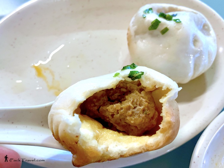 Xiangyu Pan-Fried Bun (香遇生煎包): Pan-Fried Pork Buns (鲜肉生煎包)