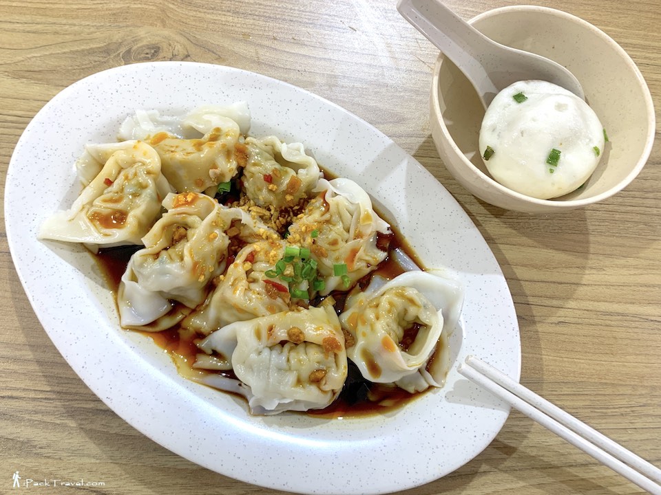 Xiangyu Pan-Fried Bun (香遇生煎包): Pork Wanton in Chilli Oil (红油抄手)