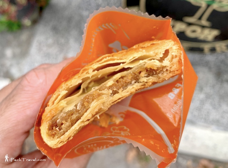 YG Homemade Biscuit (熊记手工饼): Cut kaya puff