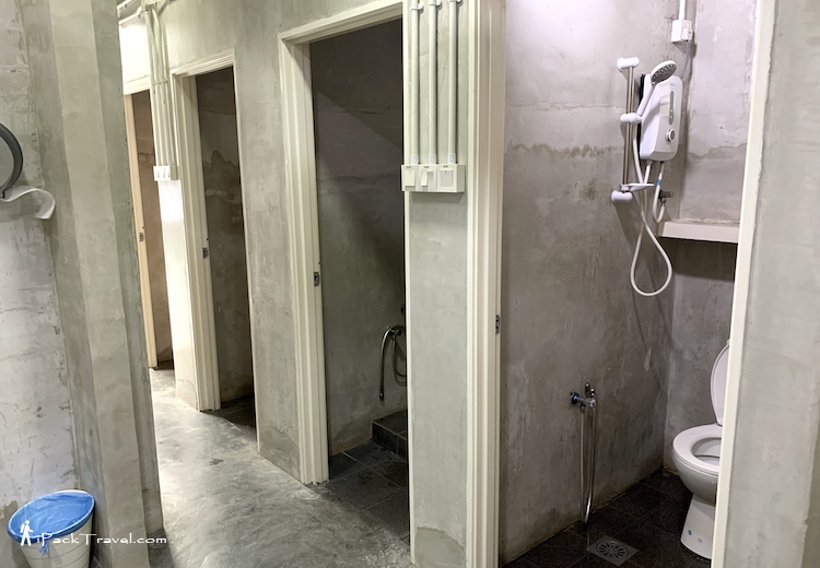 Attrus Bed & Breakfast (聚): Showers