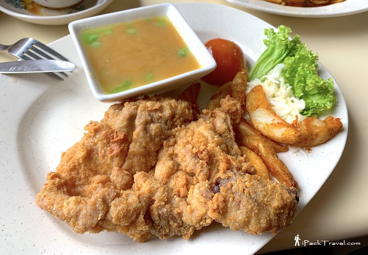 Restoran Hua Mui: Hainanese fried chicken chop (海南炸鸡扒)