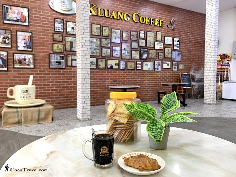 Kluang Coffee Powder Factory (居銮咖啡): Traditional coffee with cream crackers