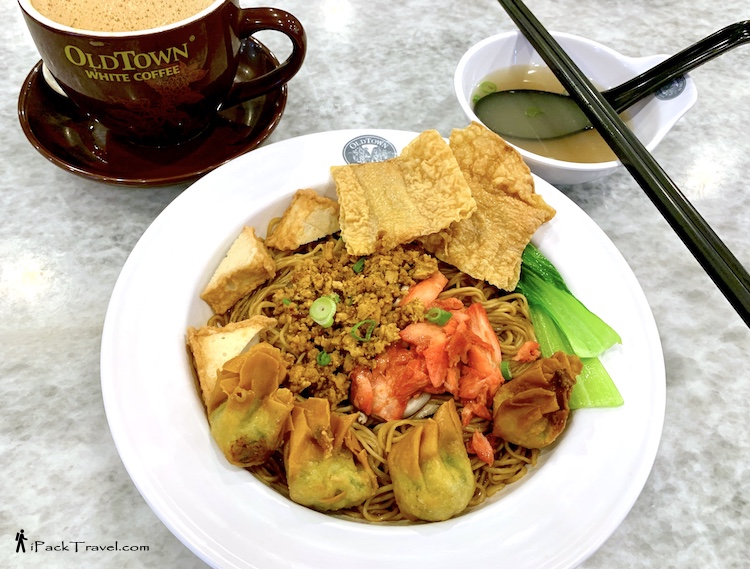 OldTown White Coffee (旧街场): Supreme BBQ Chicken & Fried Wantan Dry Egg Noodle (鸡叉烧炸云吞干捞全蛋面) 