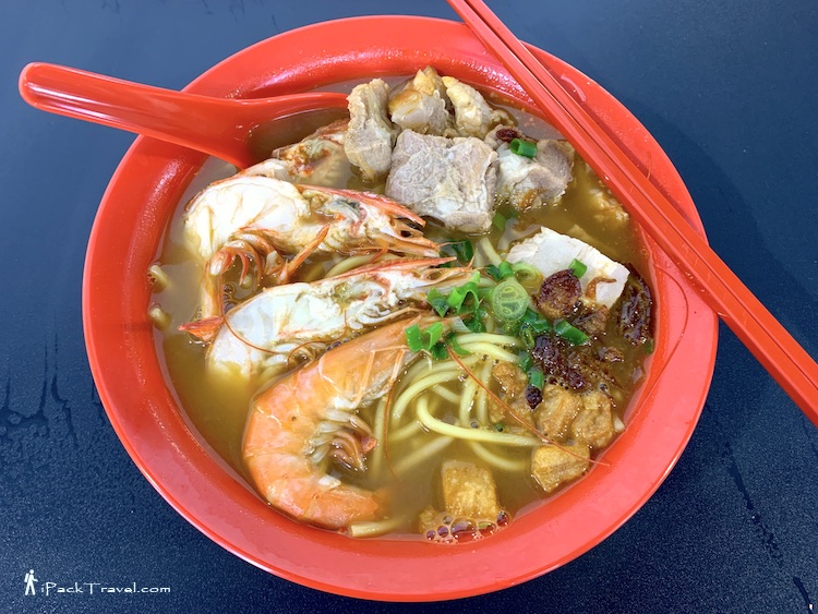 52 Prawn Noodle (52虾面): Soup-style pork ribs & prawn noodle