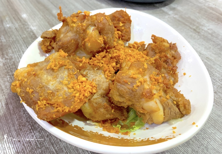 Bukit Timah Live Bull Frog Claypot Porridge (武吉知马砂煲活田鸡粥): Fried pork ribs